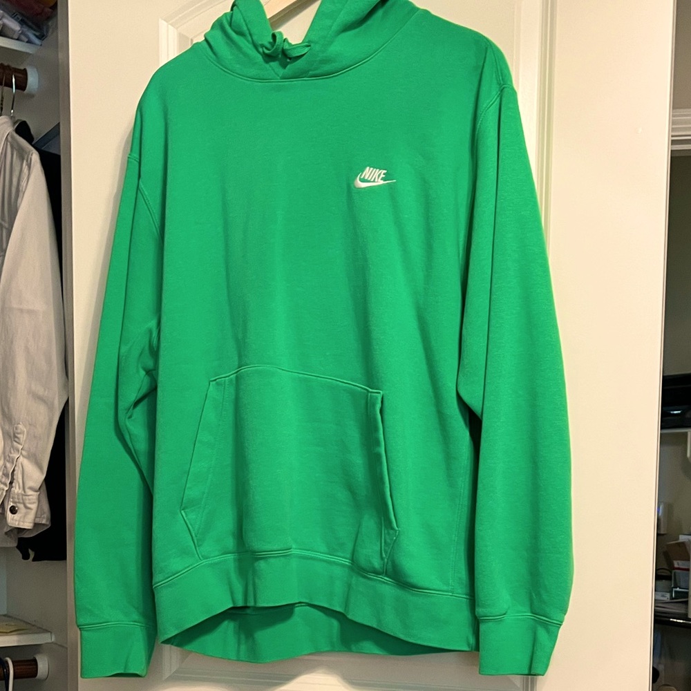 Men’s Nike sweatshirt with hoodie size XL